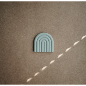 Hochet de dentition arc-en-ciel Cambridge Blue - Mushie