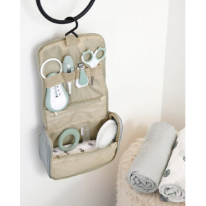 Trousse de toilette bébé sauge 10 accessoires | Béaba