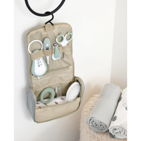Trousse de toilette bébé sauge 10 accessoires | Béaba